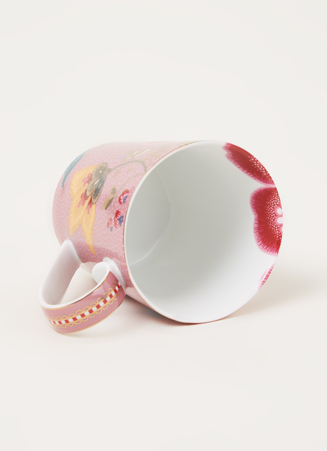 Pip Studio Letter A Floral Fantasy mok 35 cl - detail 3 roze