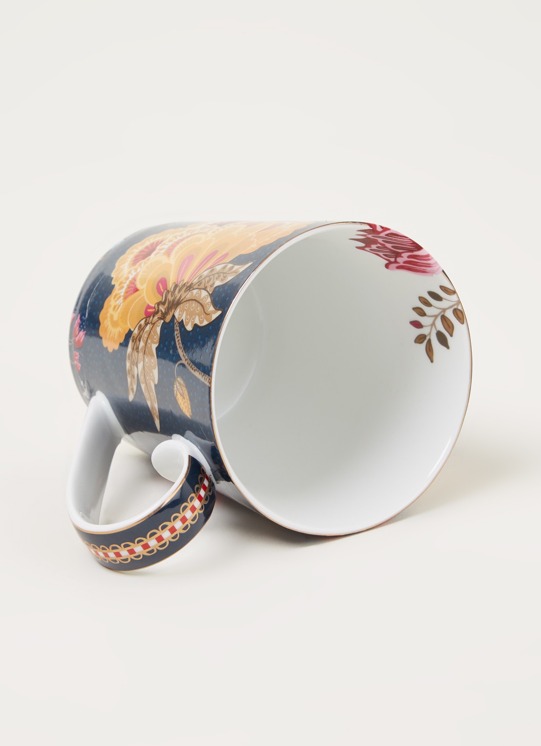 Pip Studio Letter J Floral Fantasy mok 35 cl - detail blauw