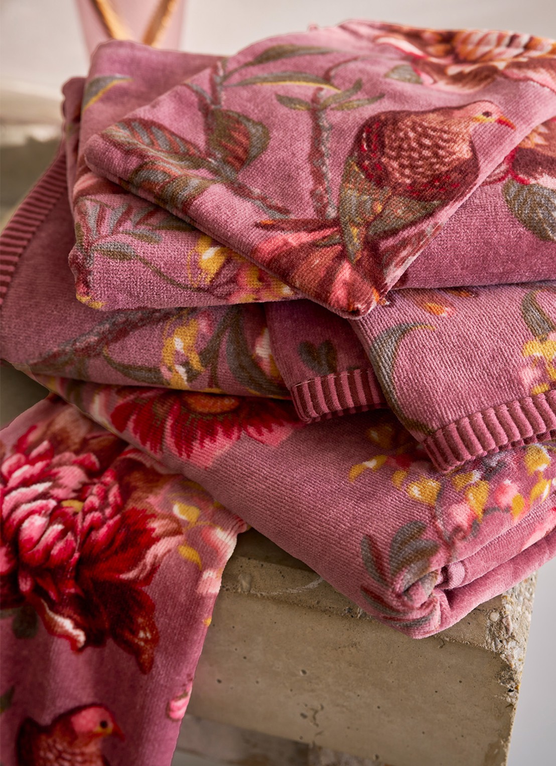 Pip Studio Mauve badhanddoek 30 x 50 cm - detail 2 paars