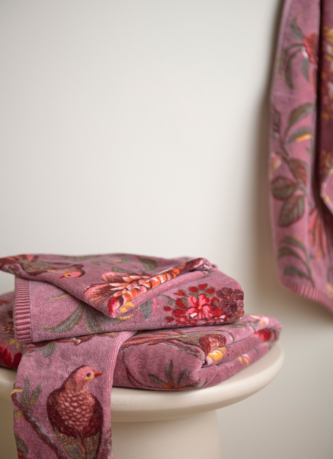 Pip Studio Mauve badhanddoek 30 x 50 cm - voorkant 4 paars