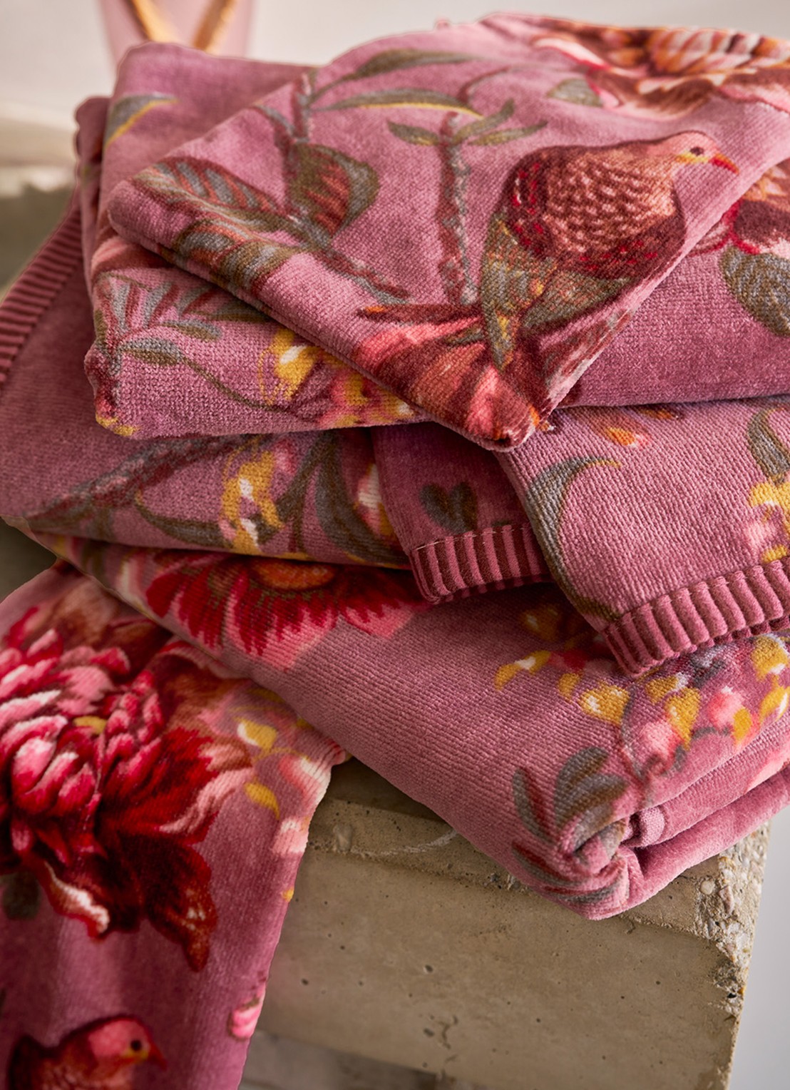 Pip Studio Mauve badhanddoek 55 x 100 cm - detail 2 paars
