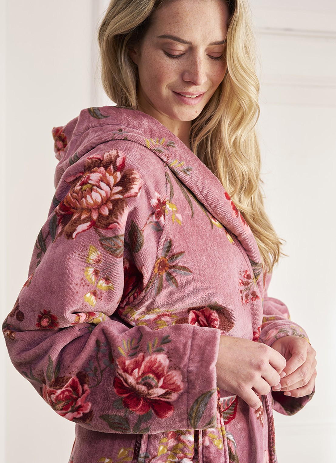 Pip Studio Mauve badjas van fluweel met bloemenprint - detail 3 paars