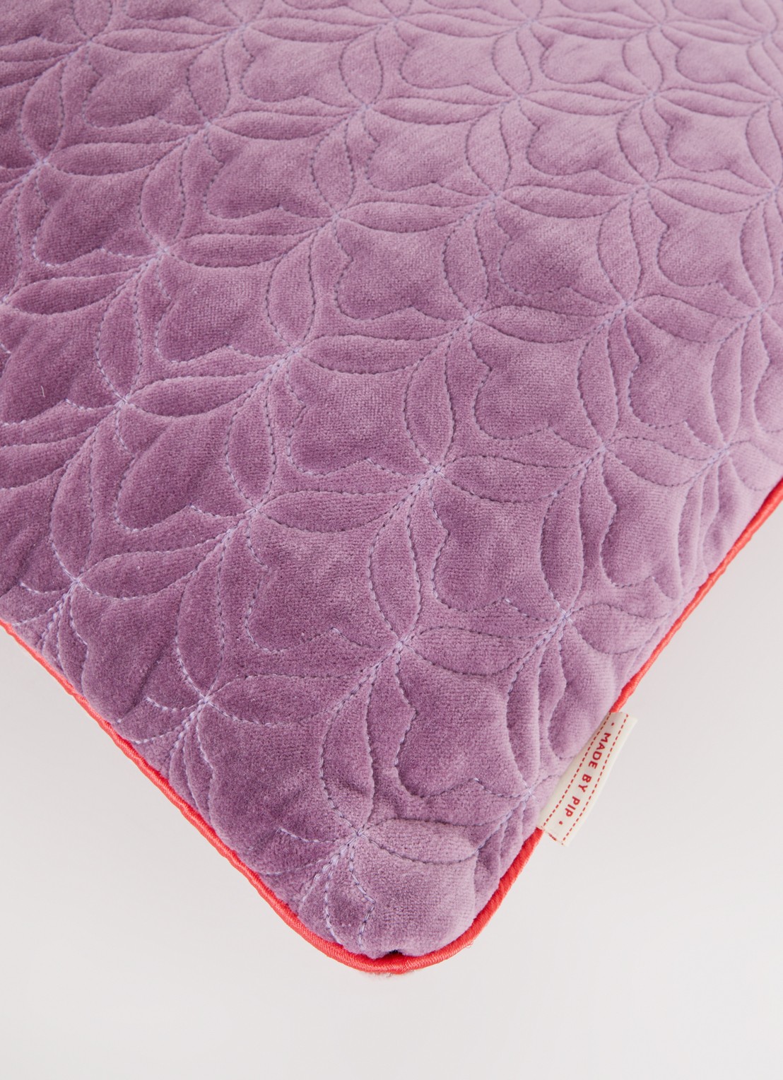 Pip Studio Quilty dreams sierkussen 45 x 45 cm - detail 2 lila
