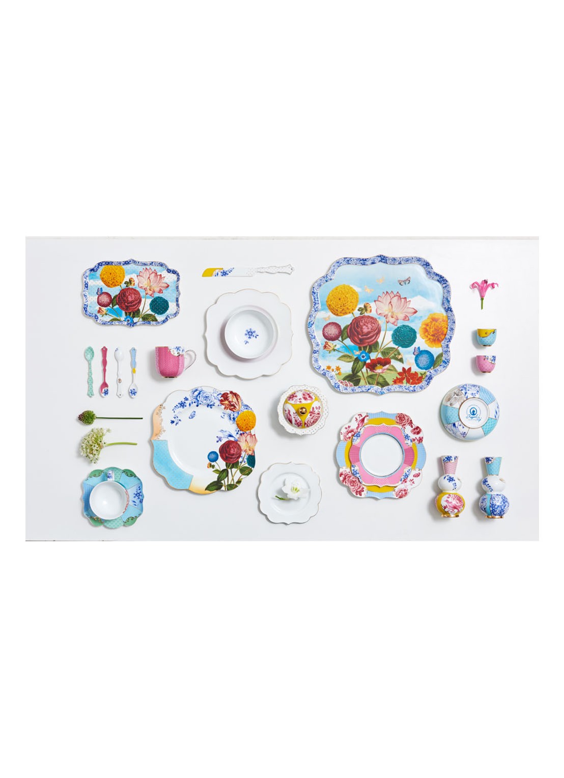 Pip Studio Royal diep bord 23,5 cm - detail lichtblauw