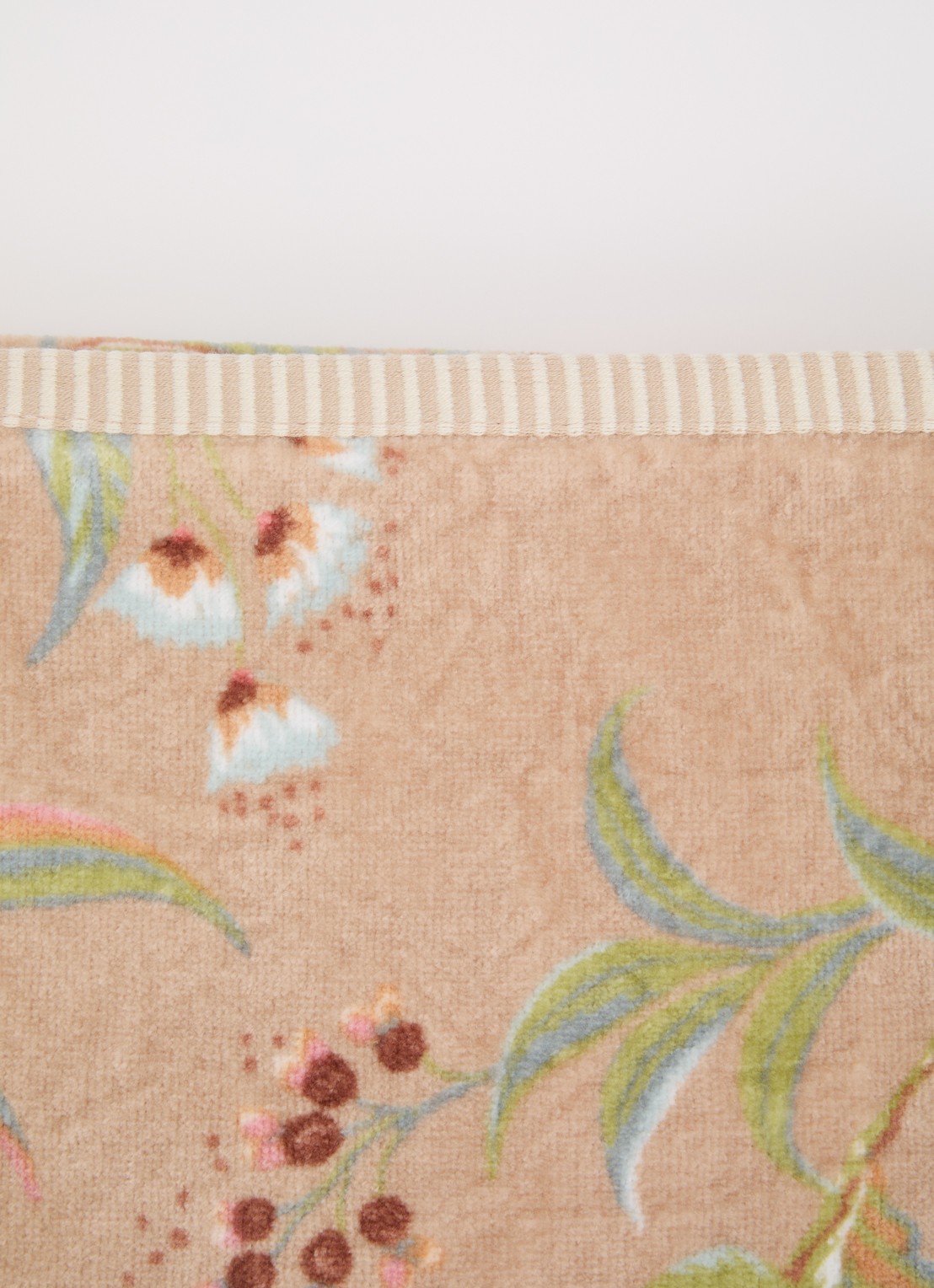 Pip Studio Secret Garden badhanddoek  van katoen - 400 gr/m2 - 55 x 100 cm - detail 2 khaki