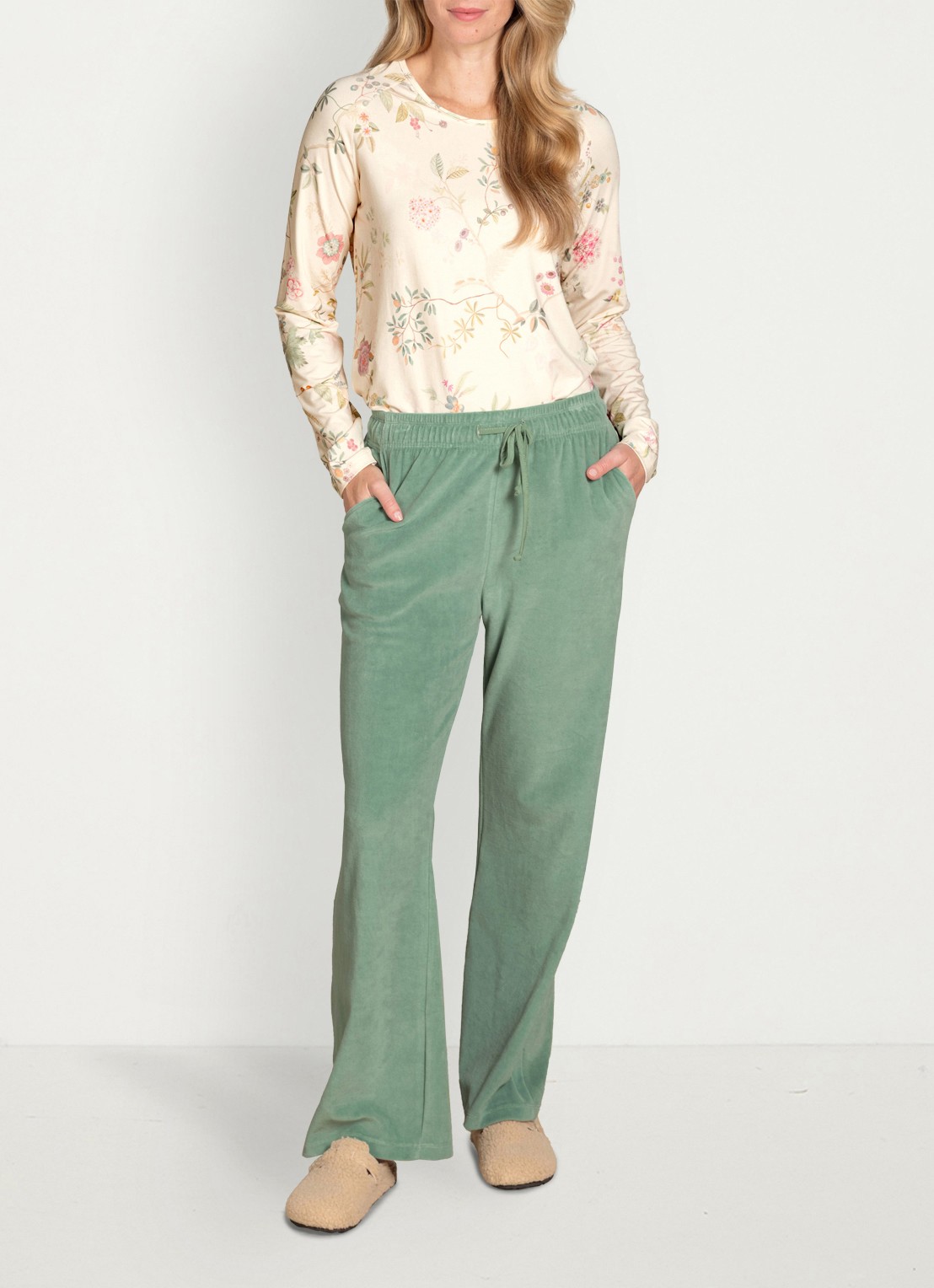 Pip Studio Tina Bodhi Flower pyjamatop met bloemenprint - detail 2 gebroken wit