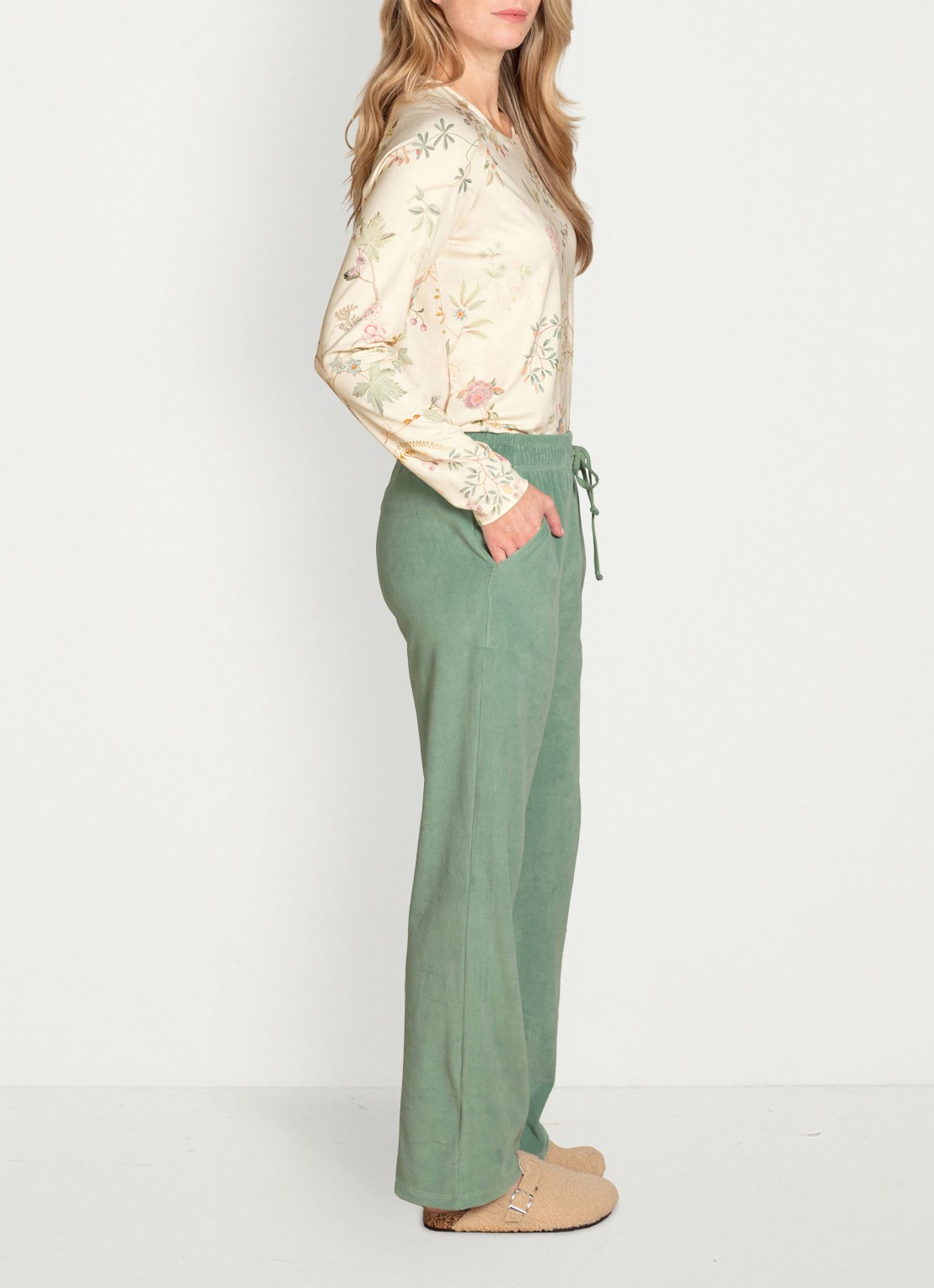 Pip Studio Tina Bodhi Flower pyjamatop met bloemenprint - voorkant 4 gebroken wit