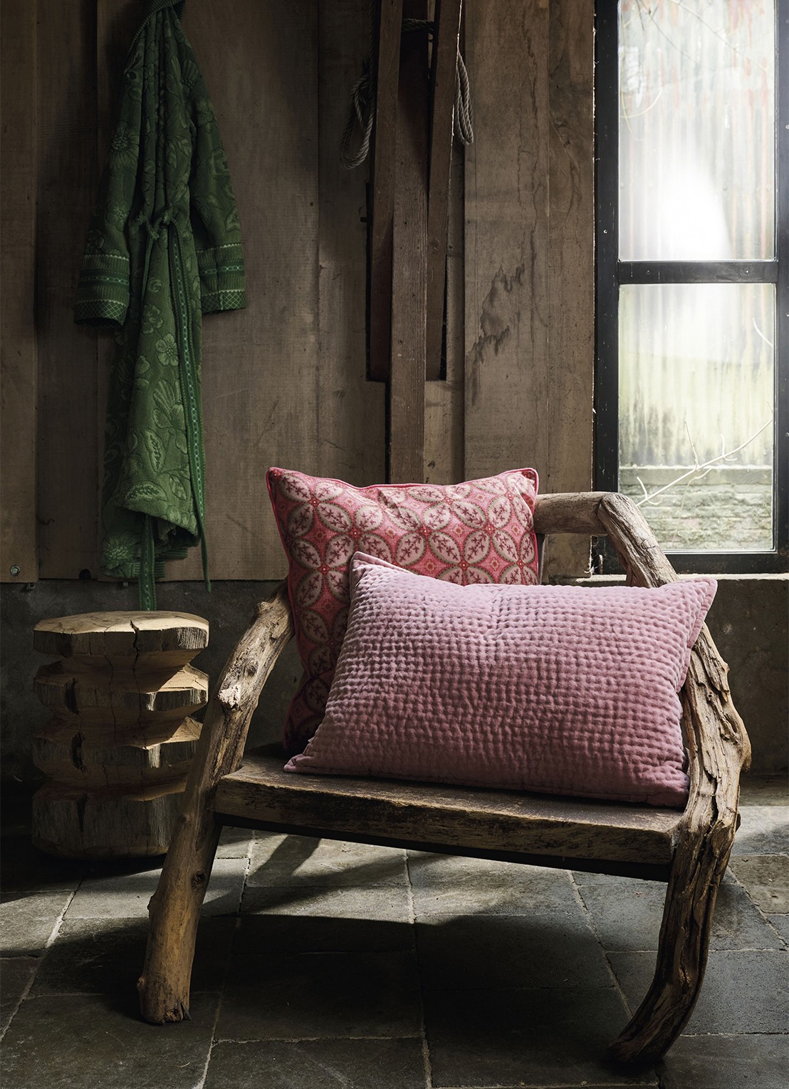 Pip Studio Velvet Sky sierkussen 40 x 60 cm - detail roze