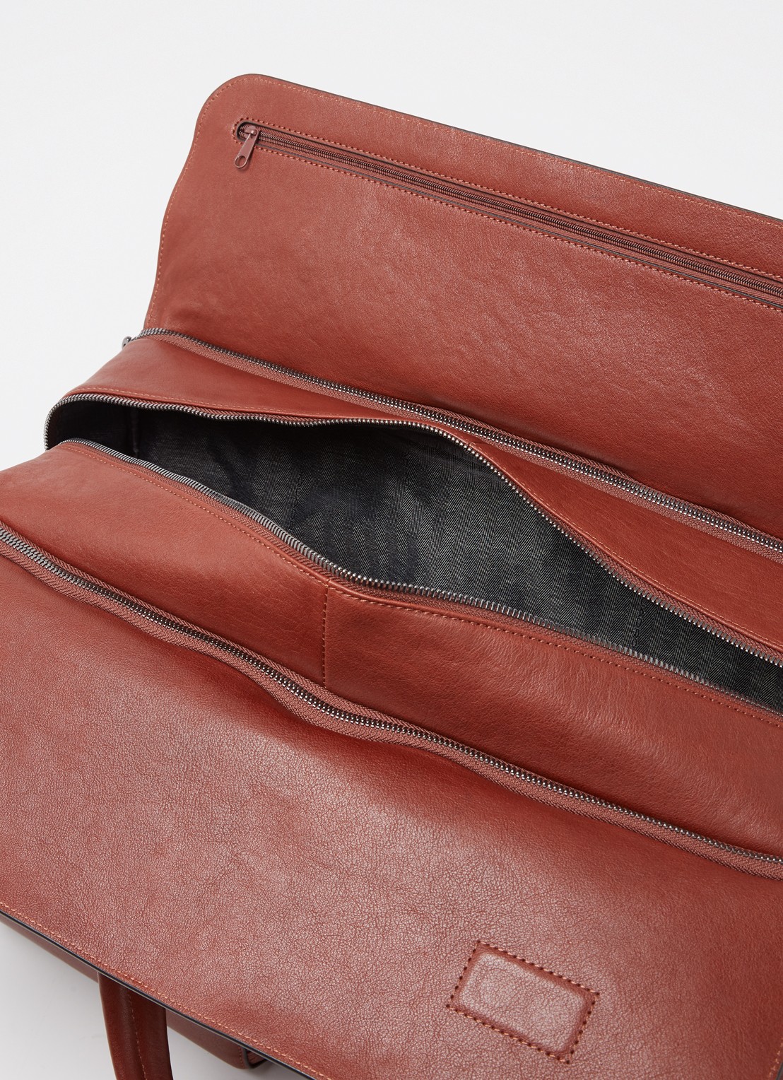 Piquadro Weekendtas van leer met 15 inch laptopvak - detail 3 cognac