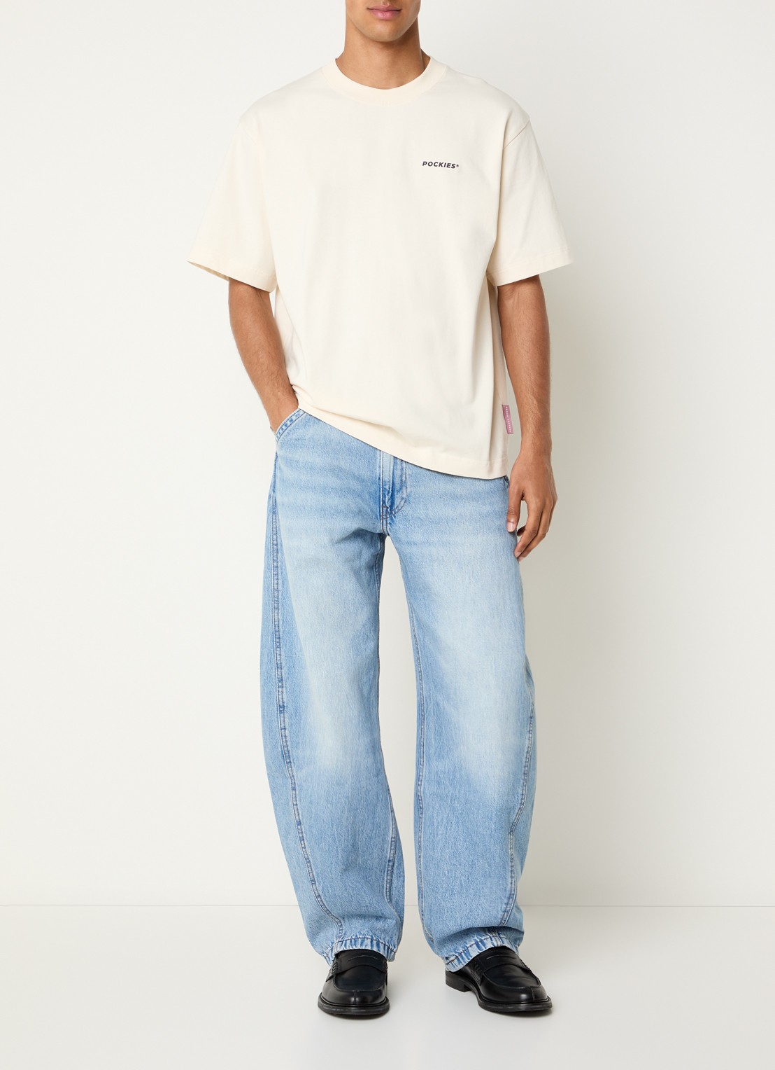 Pockies Tea T-shirt met logo- en backprint - voorkant 2 gebroken wit