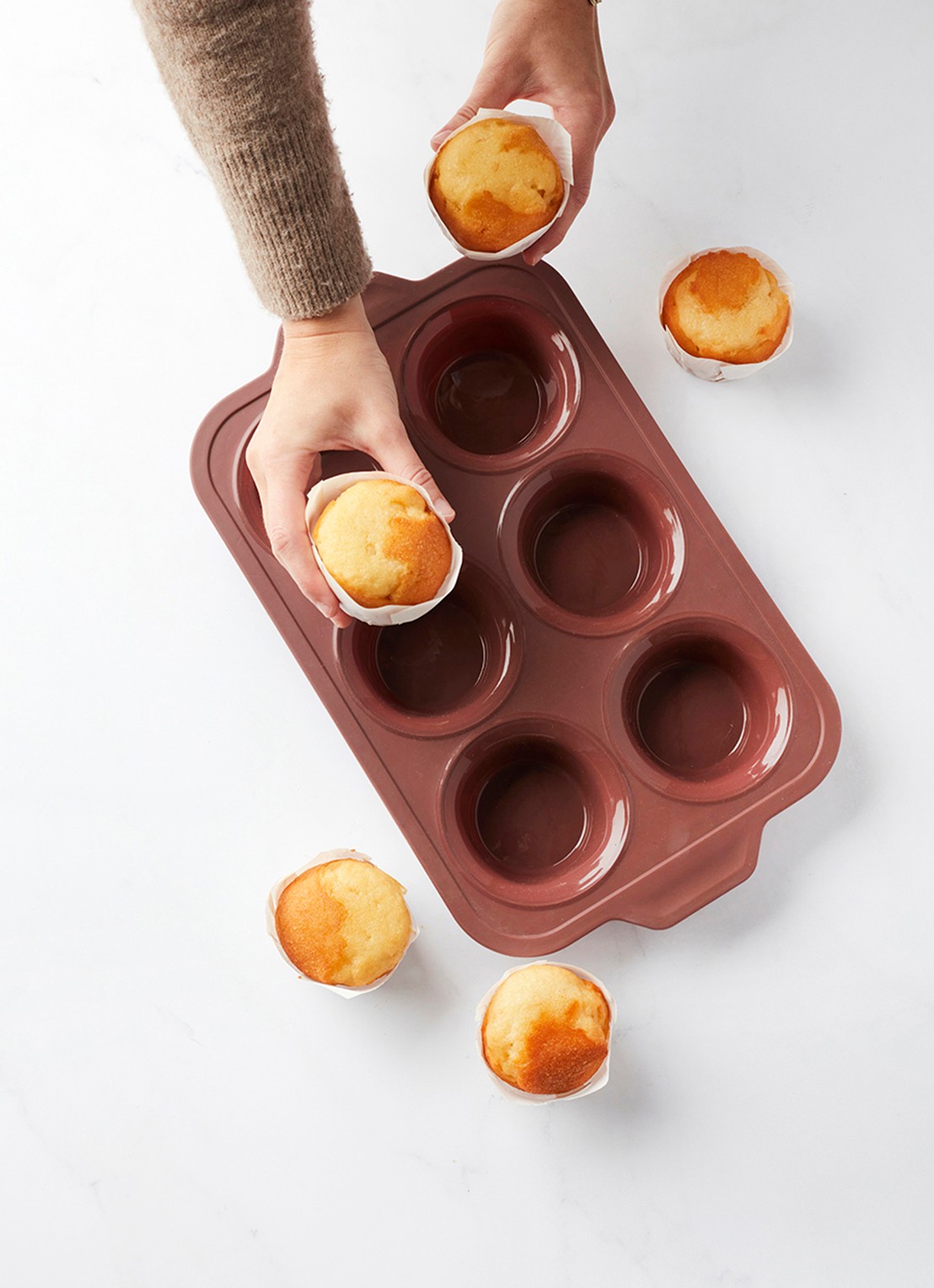 Point-Virgule Siliconen bakvorm voor muffins 6-vaks - achterkant 7 bruin