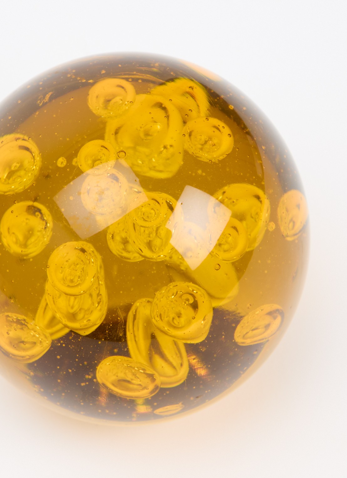 POLSPOTTEN Bubble glazen bol 8 cm - voorkant 2 geel