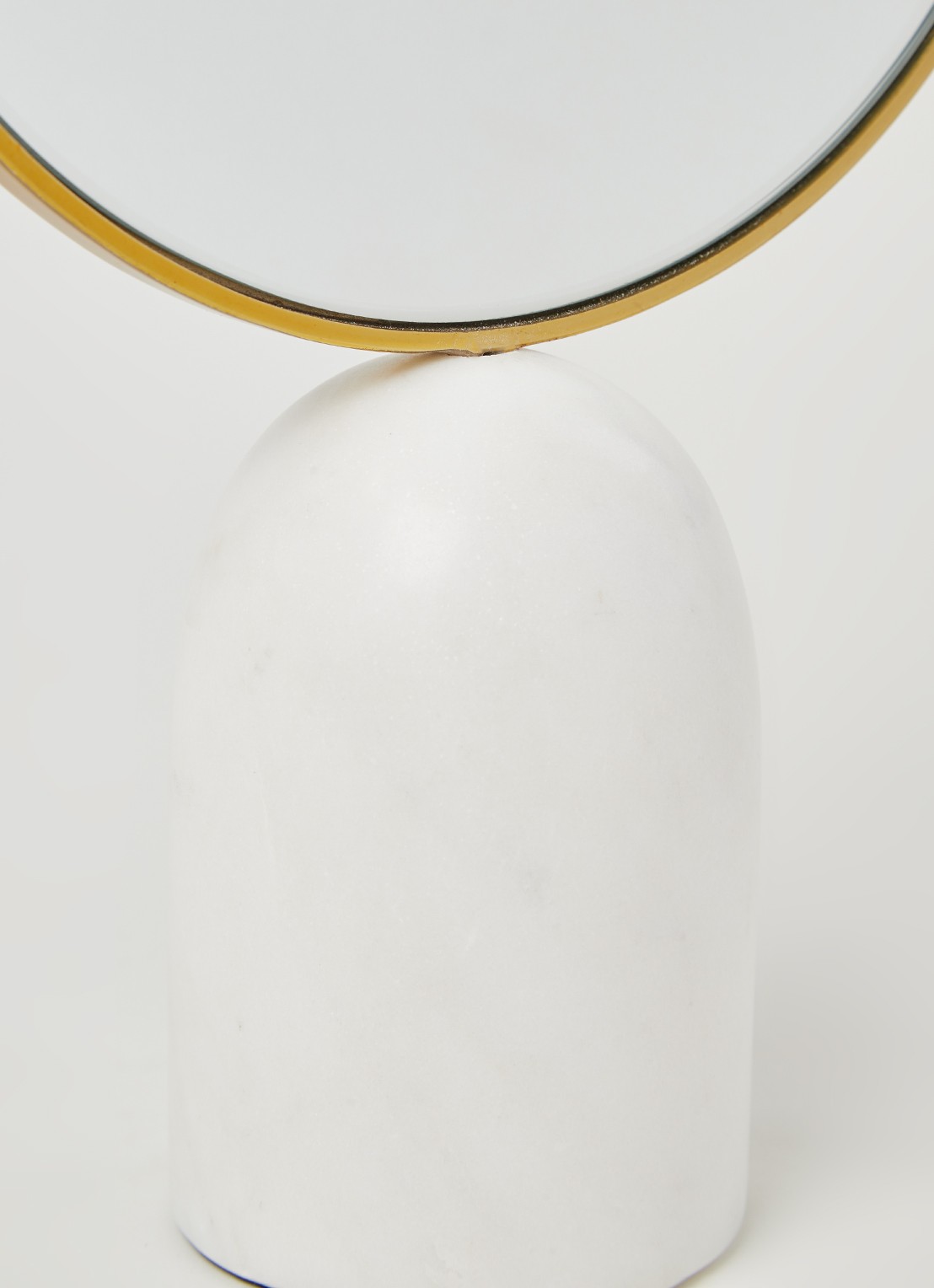 POLSPOTTEN Mirror round marble white tafelspiegel - detail wit