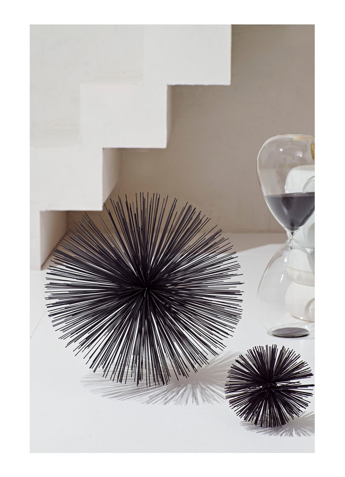 POLSPOTTEN Prickle Small decoratie van messing - detail 2 zwart