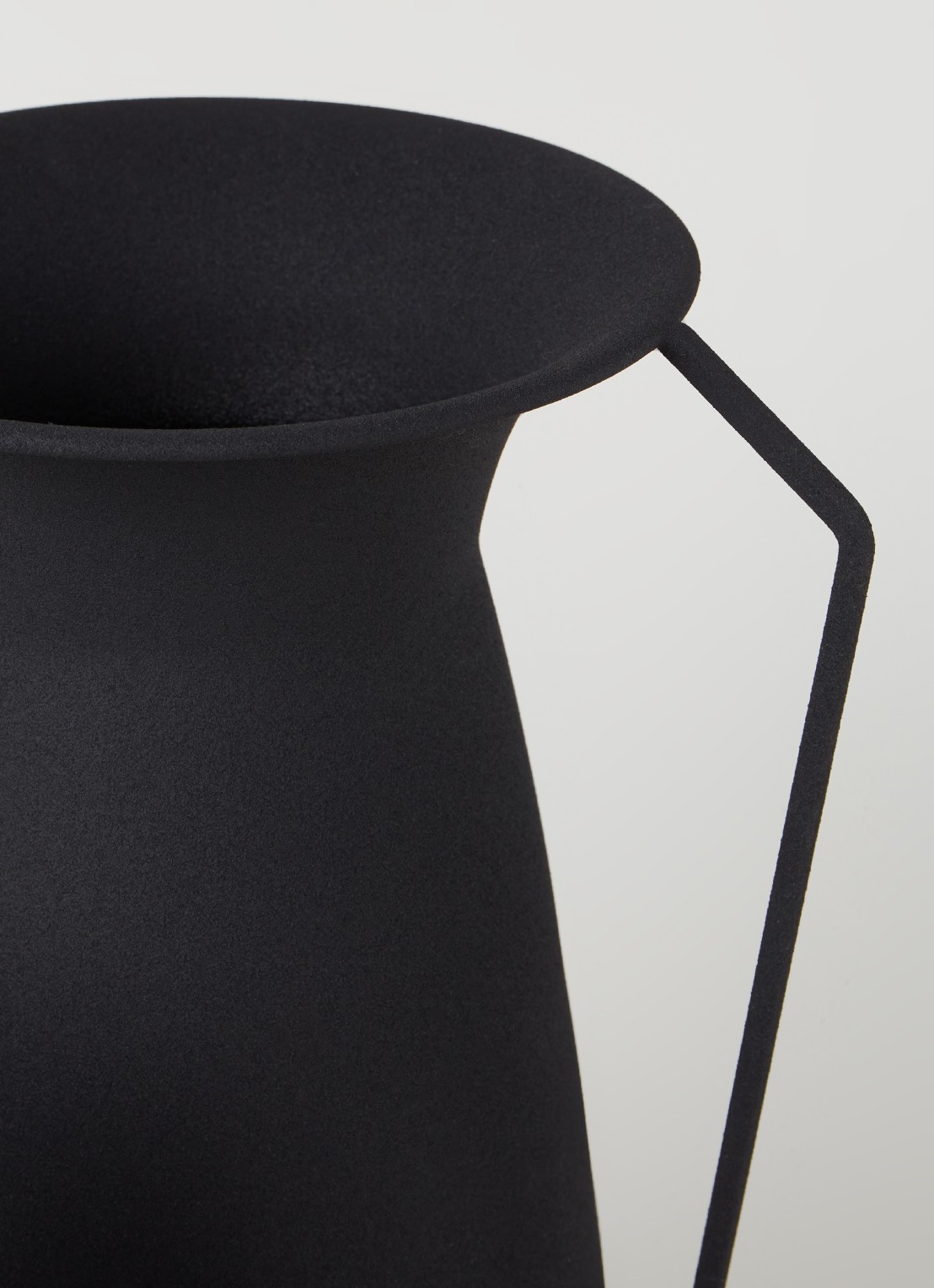 POLSPOTTEN Roman Black vaas set van 4 - detail 3 zwart