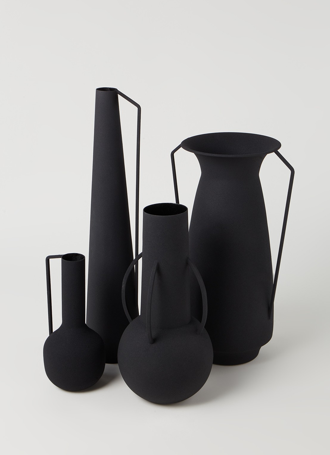 POLSPOTTEN Roman Black vaas set van 4 - voorkant 2 zwart