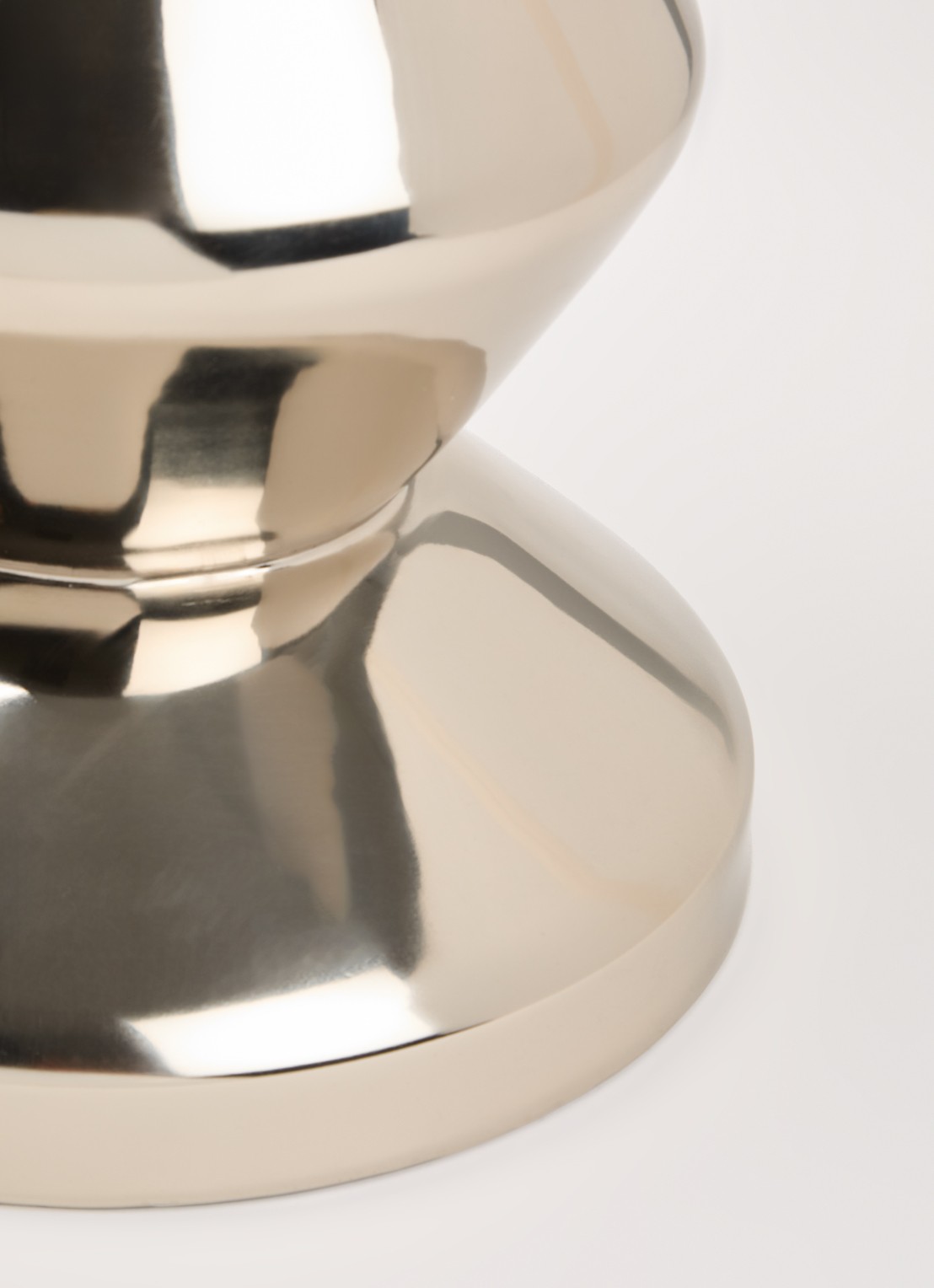 POLSPOTTEN Zig Zag kruk Ø35,5 cm - voorkant 2 zilver