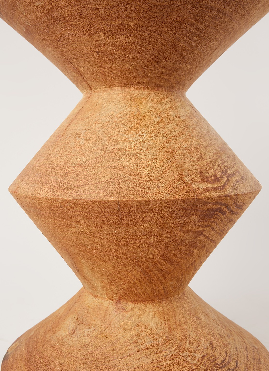 POLSPOTTEN Zig Zag kruk 45 cm - detail bruin