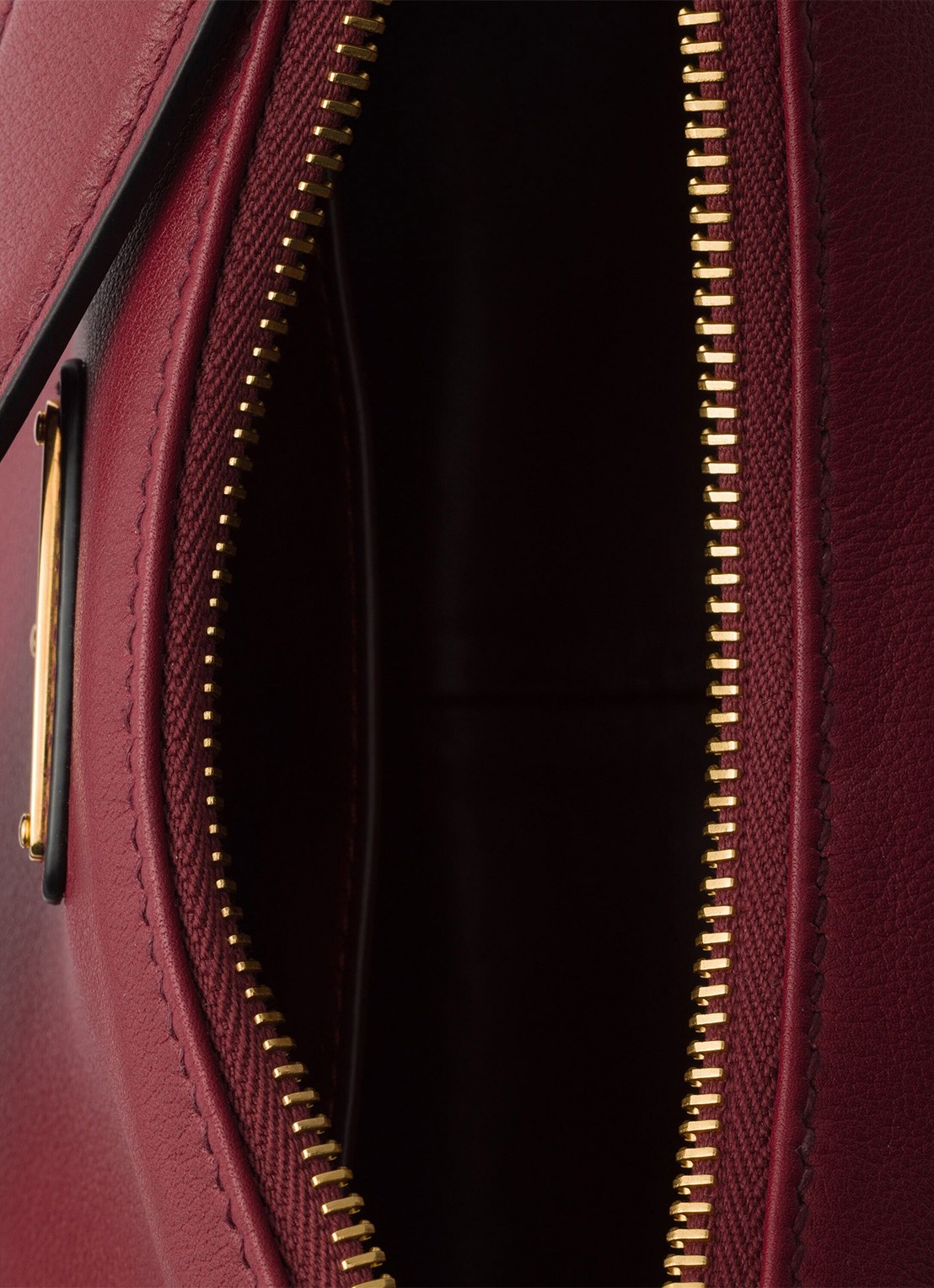 Prada Aimée Medium schoudertas van leer - detail donkerrood