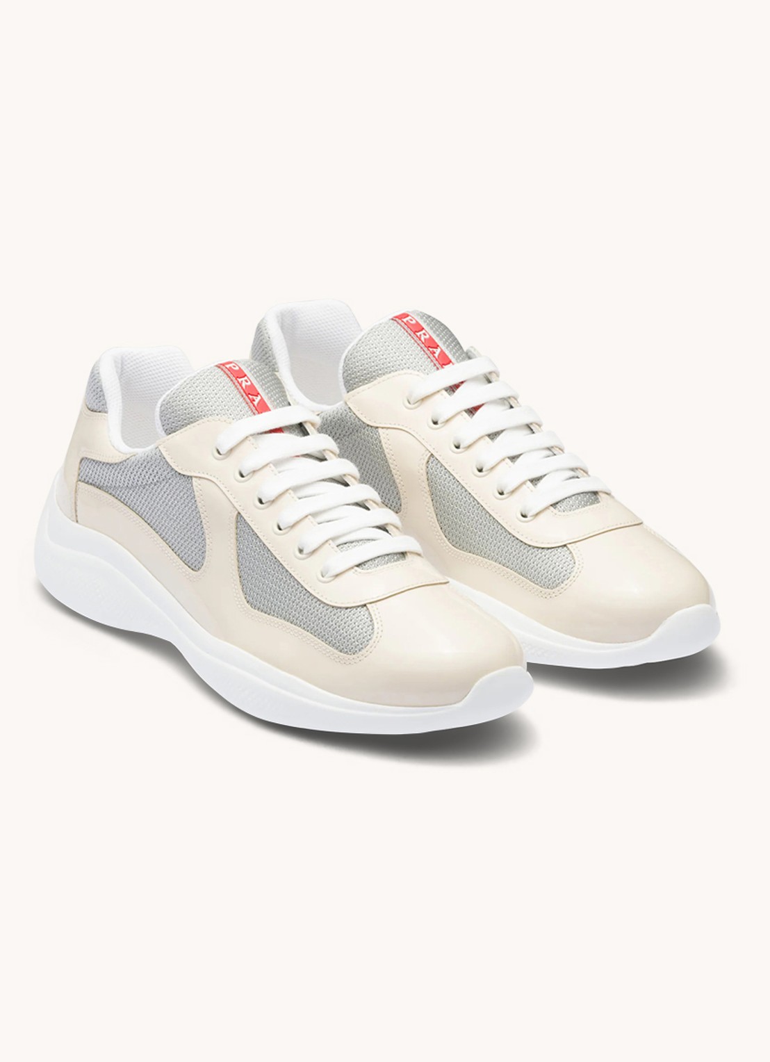 Prada America's Cup sneaker met lakleren details - voorkant creme
