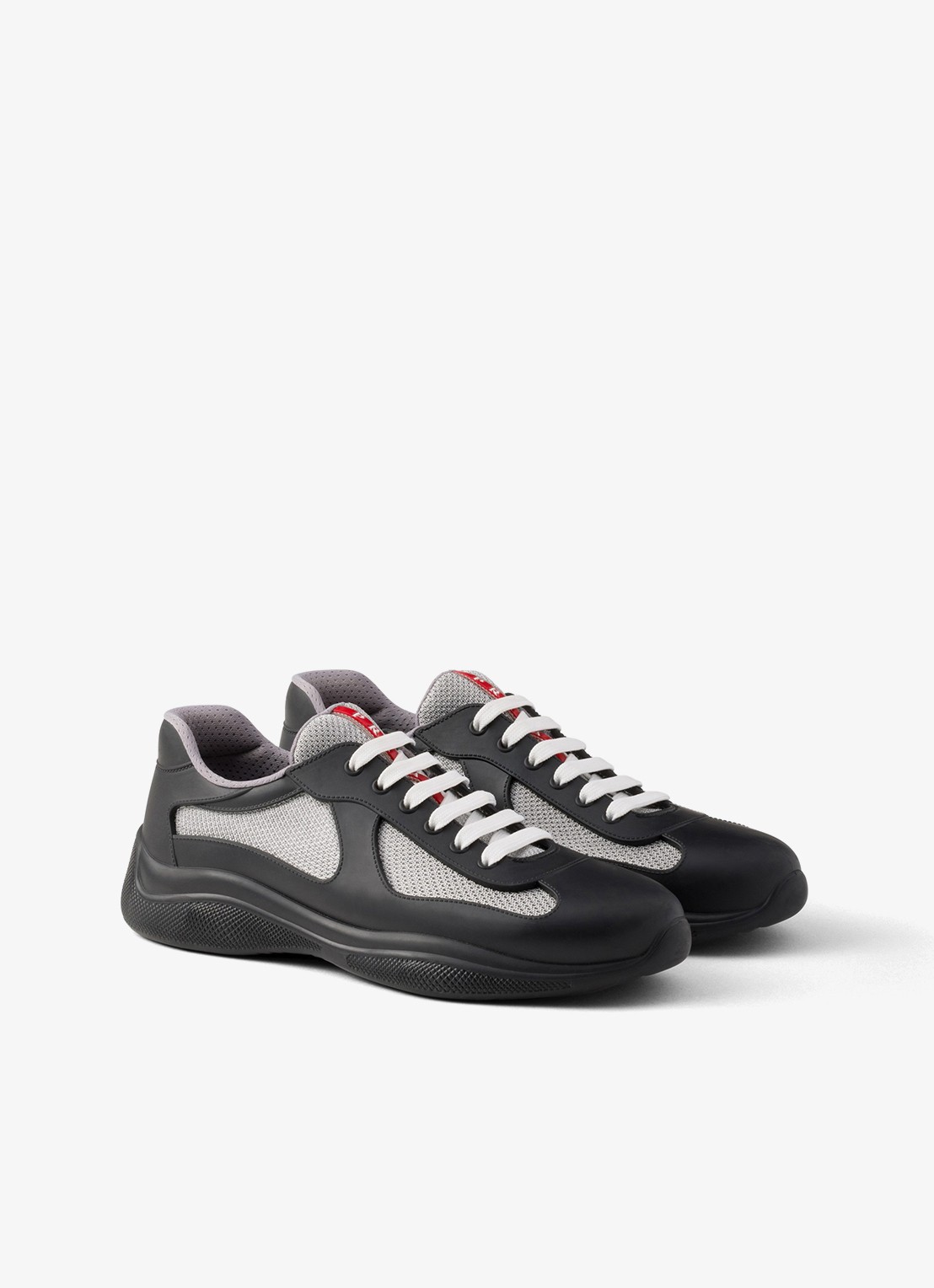 Prada America's Cup sneaker met mesh details - voorkant zwart