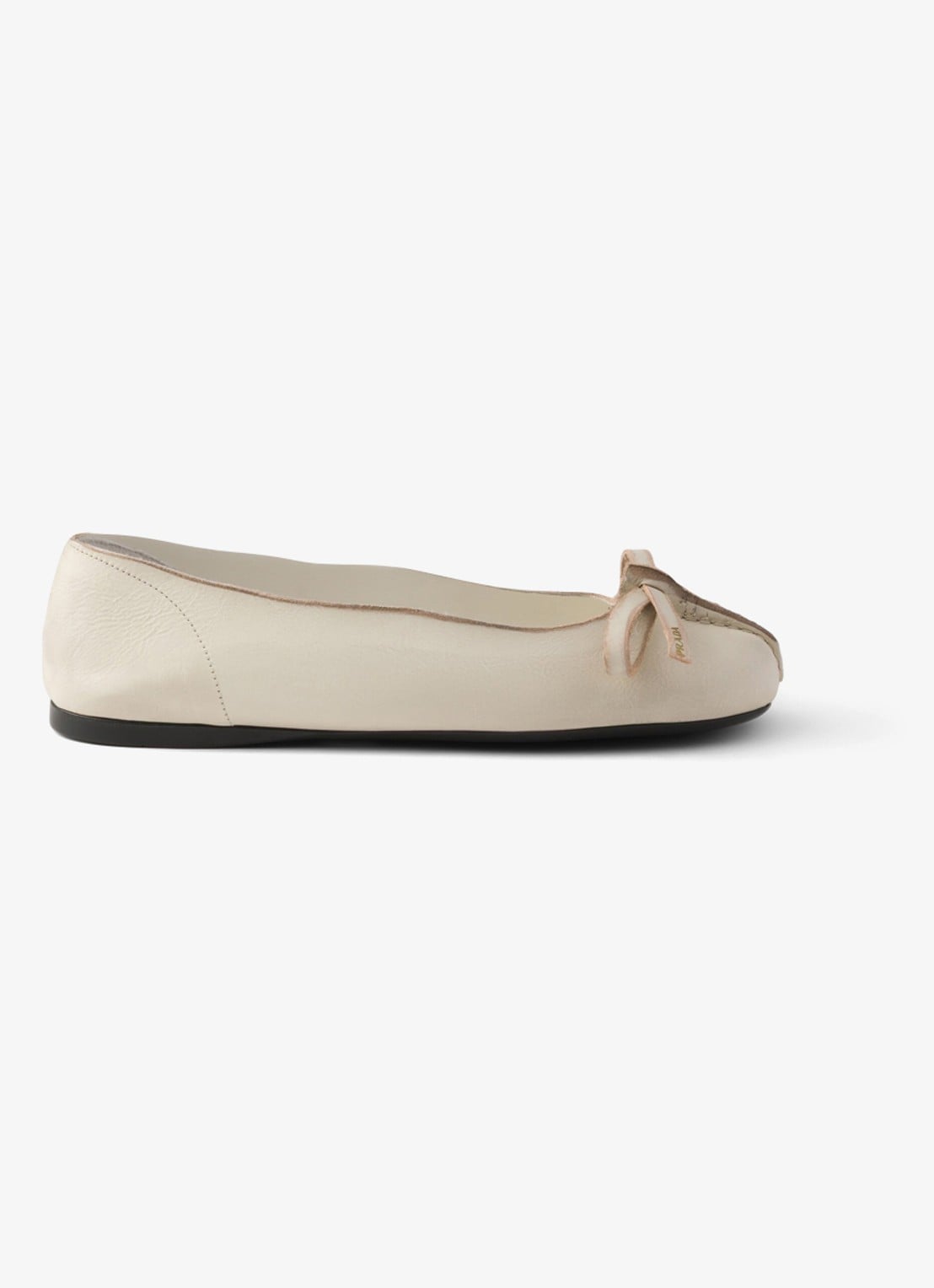 Prada Ballerina van kalfsleer - voorkant gebroken wit