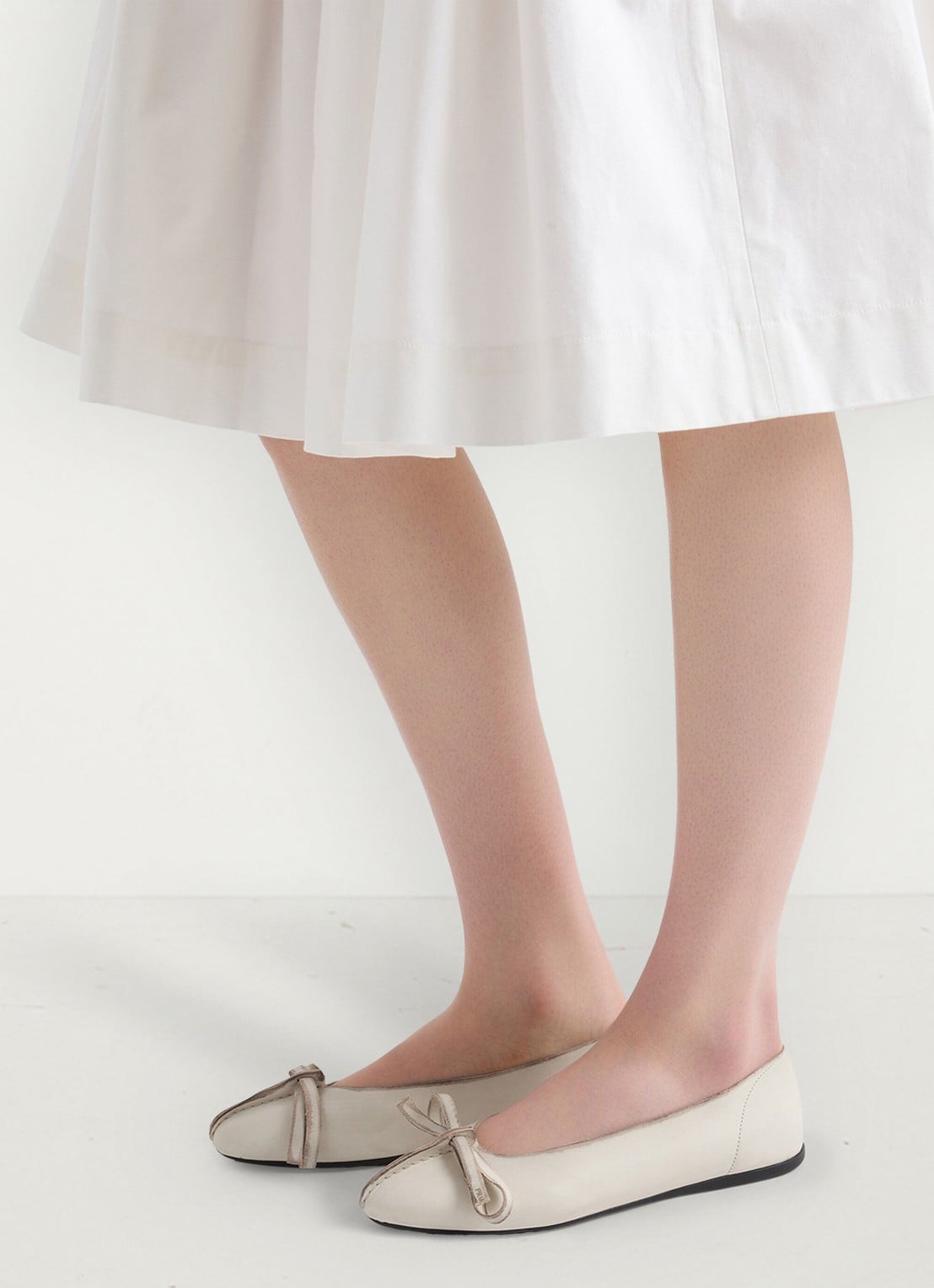 Prada Ballerina van kalfsleer - voorkant 2 gebroken wit