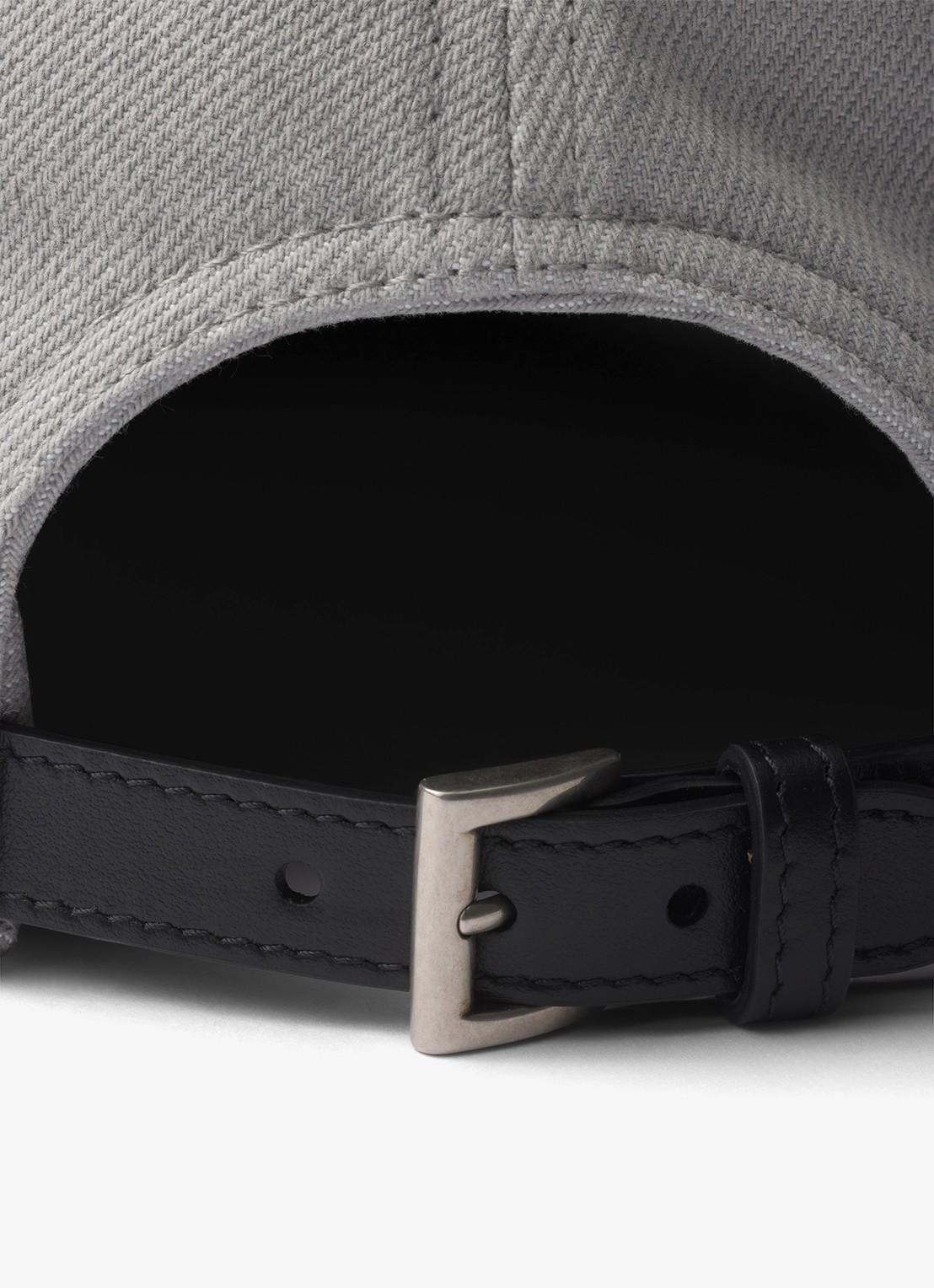 Prada Baseball pet van denim met logoborduring - achterkant lichtgrijs
