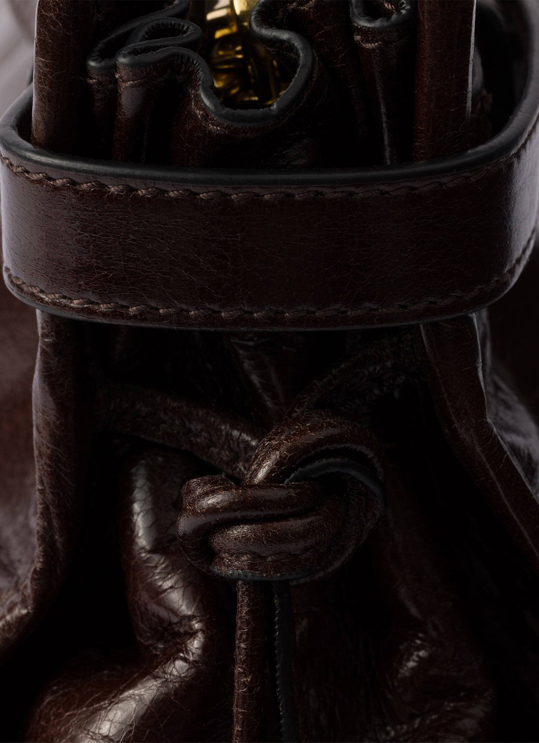Prada Bonnie Extra-Large schoudertas van kalfsleer - detail 5 donkerbruin