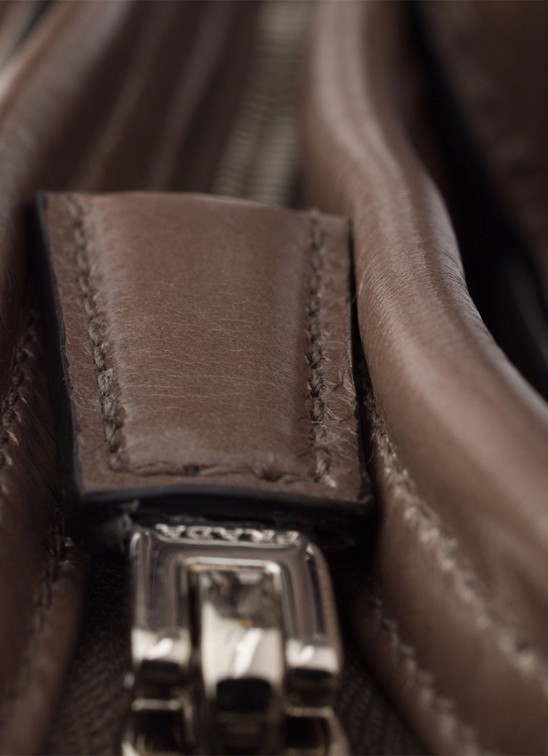 Prada Bonnie Large schoudertas van kalfsleer - detail 4 taupe