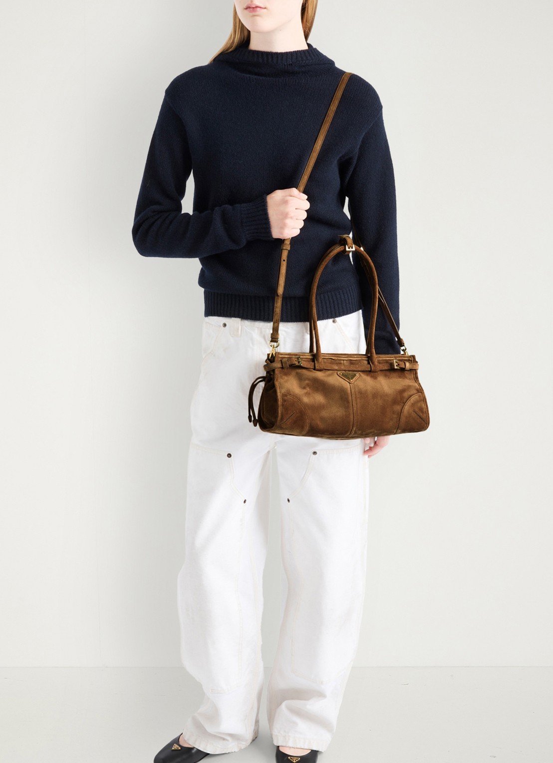Prada Bonnie Medium handtas van kalfssuède - detail bruin