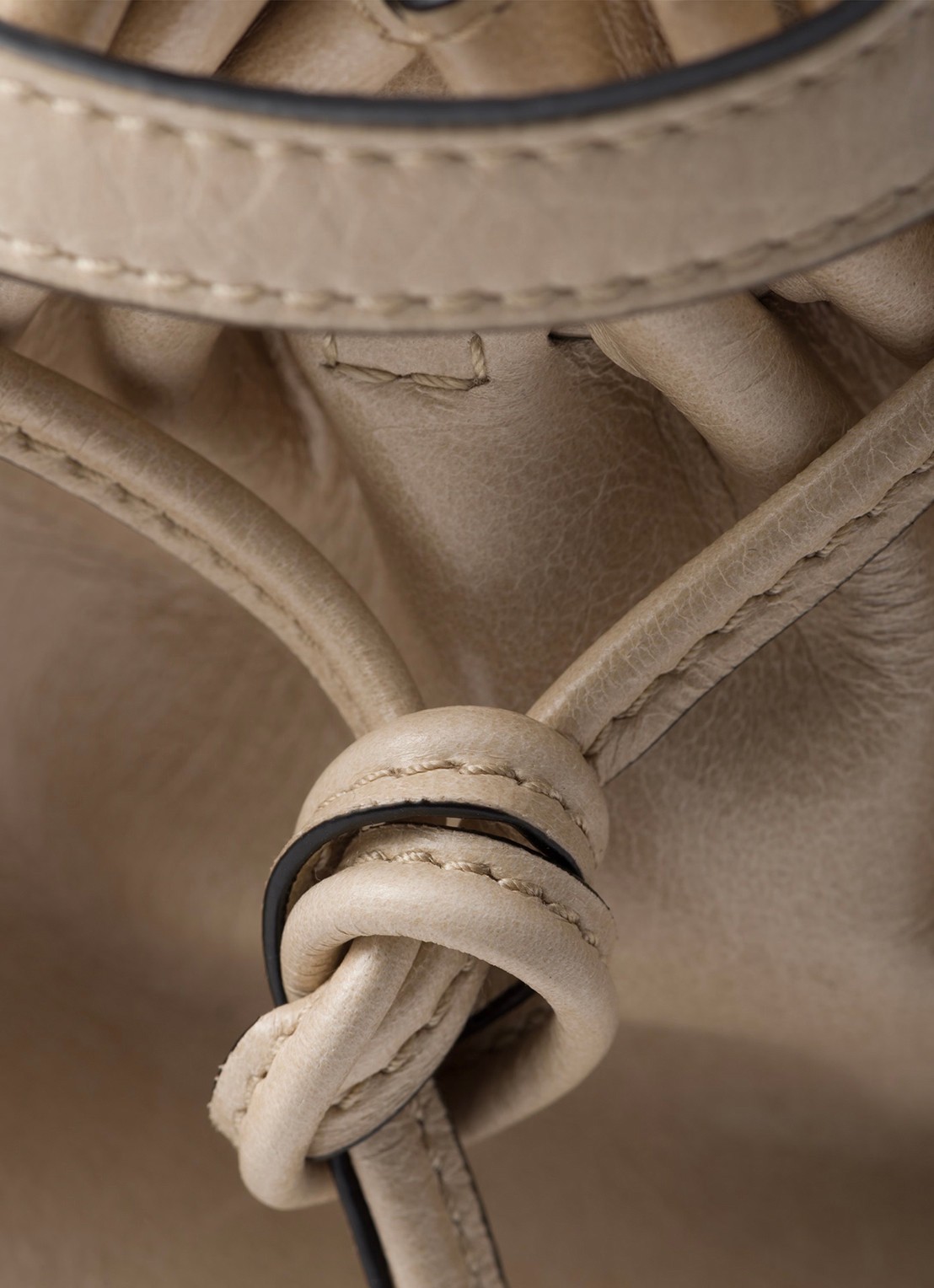 Prada Bonnie Medium schoudertas van kalfsleer - detail 5 beige