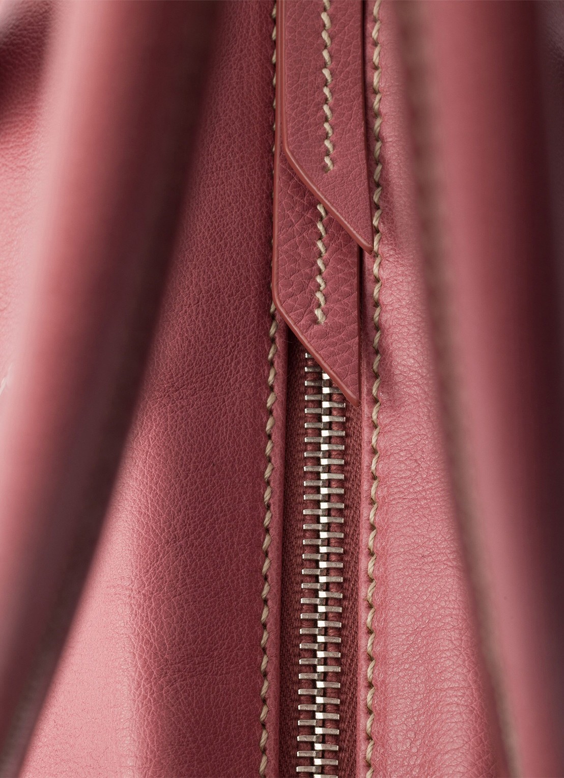 Prada Bonnie Medium schoudertas van kalfsleer - detail oudroze