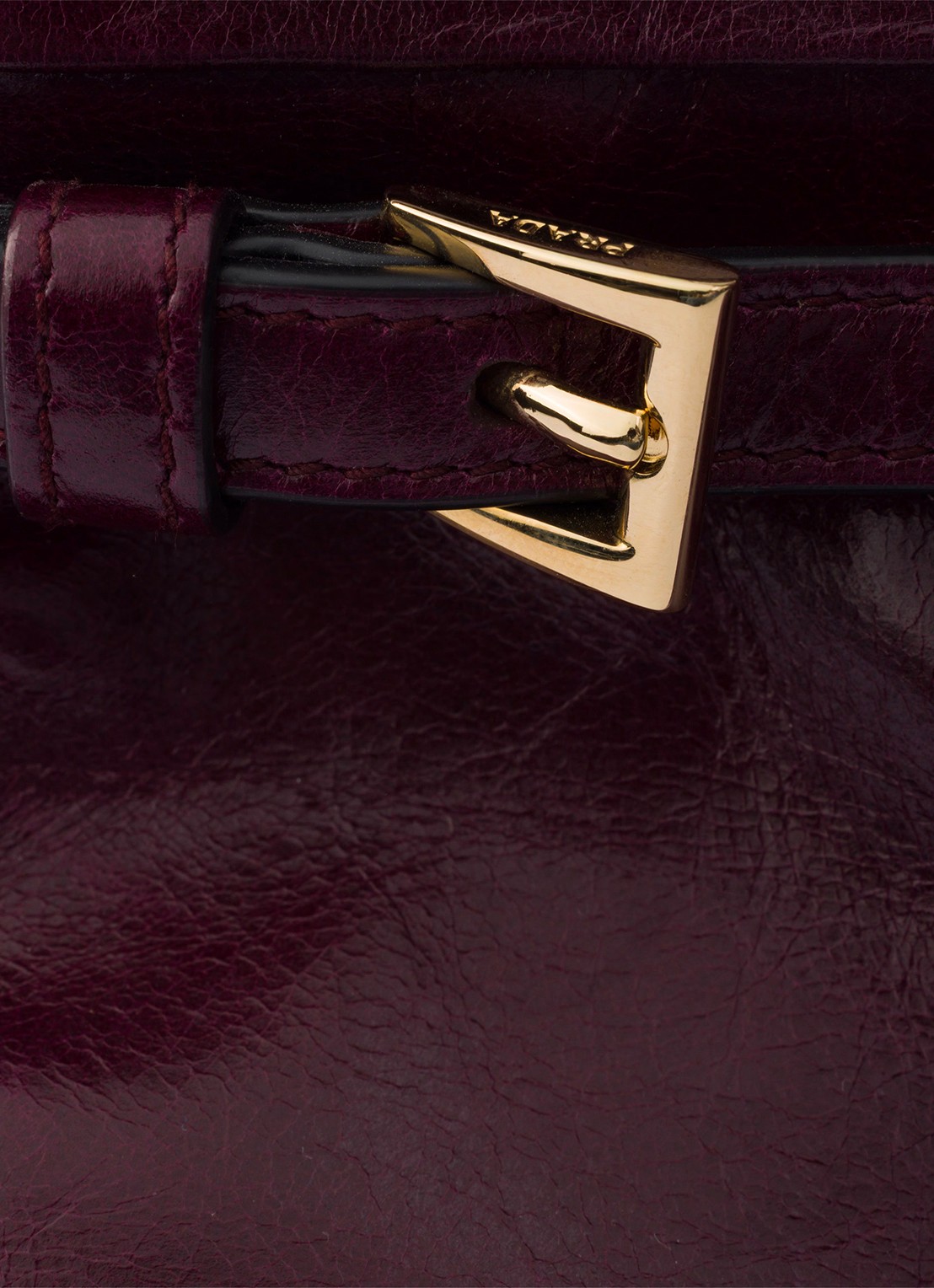 Prada Bonnie Medium schoudertas van kalfsleer - detail 2 donkerrood