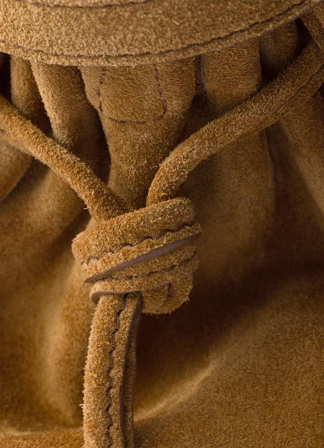 Prada Bonnie Small schoudertas van kalfssuède - detail 5 camel