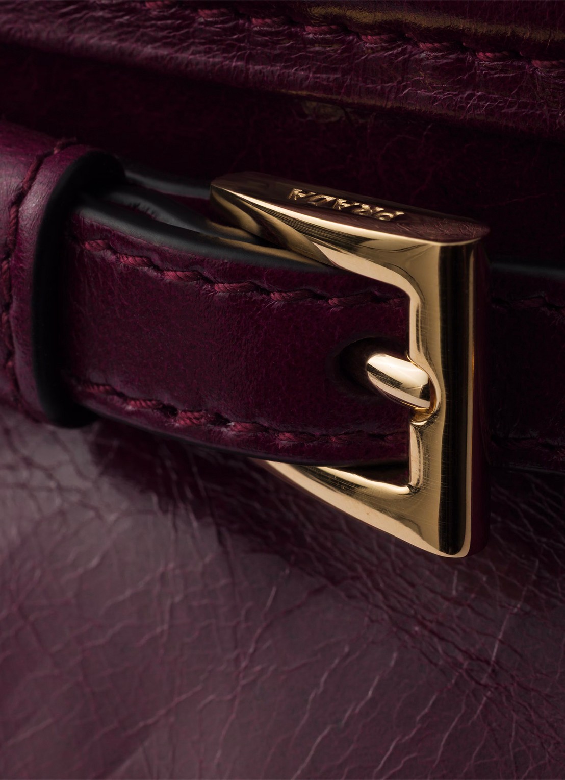 Prada Bonnie Small schoudertas van leer met afneembare schouderriem - detail bordeauxrood