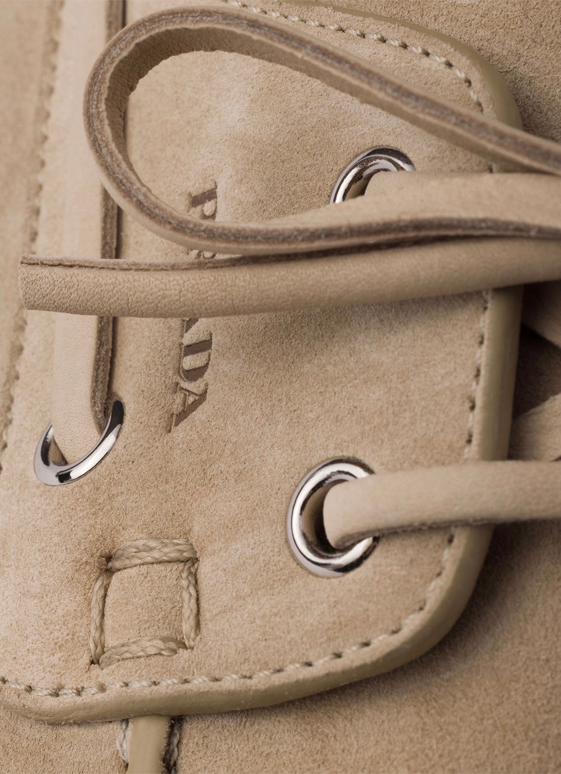 Prada Bootschoen van suède - detail 5 beige