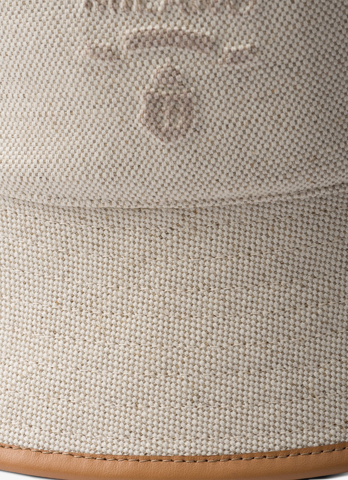 Prada Bucket hoed met logo en leren details - detail gebroken wit