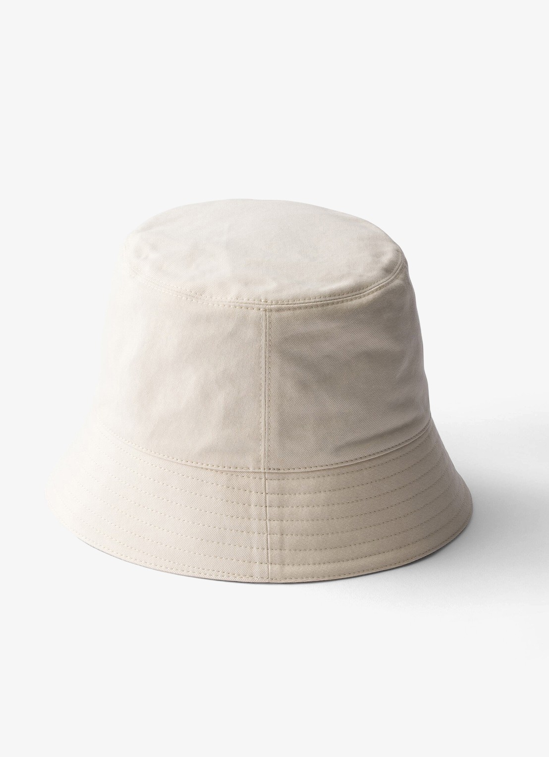 Prada Bucket hoed met logoborduring - detail gebroken wit