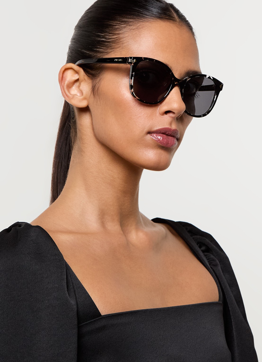 Prada Butterfly zonnebril gepolariseerd PR22ZS - voorkant 2 zwart