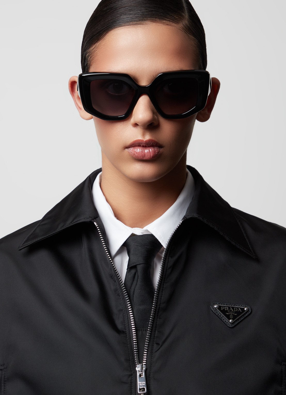 Prada Butterfly zonnebril PR14ZS  - voorkant 2 zwart