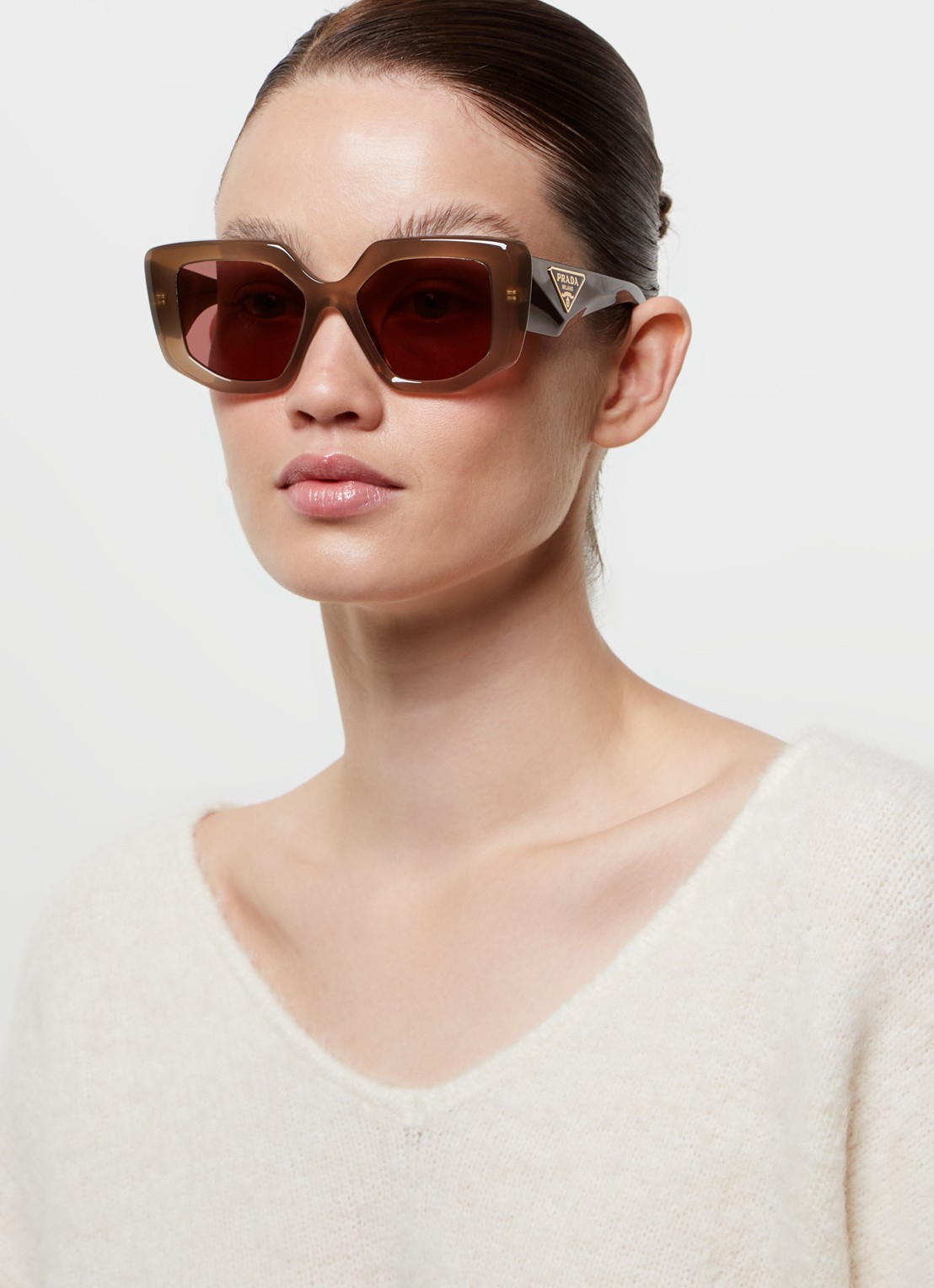 Prada Butterfly zonnebril PR14ZS  - voorkant 5 lichtbruin