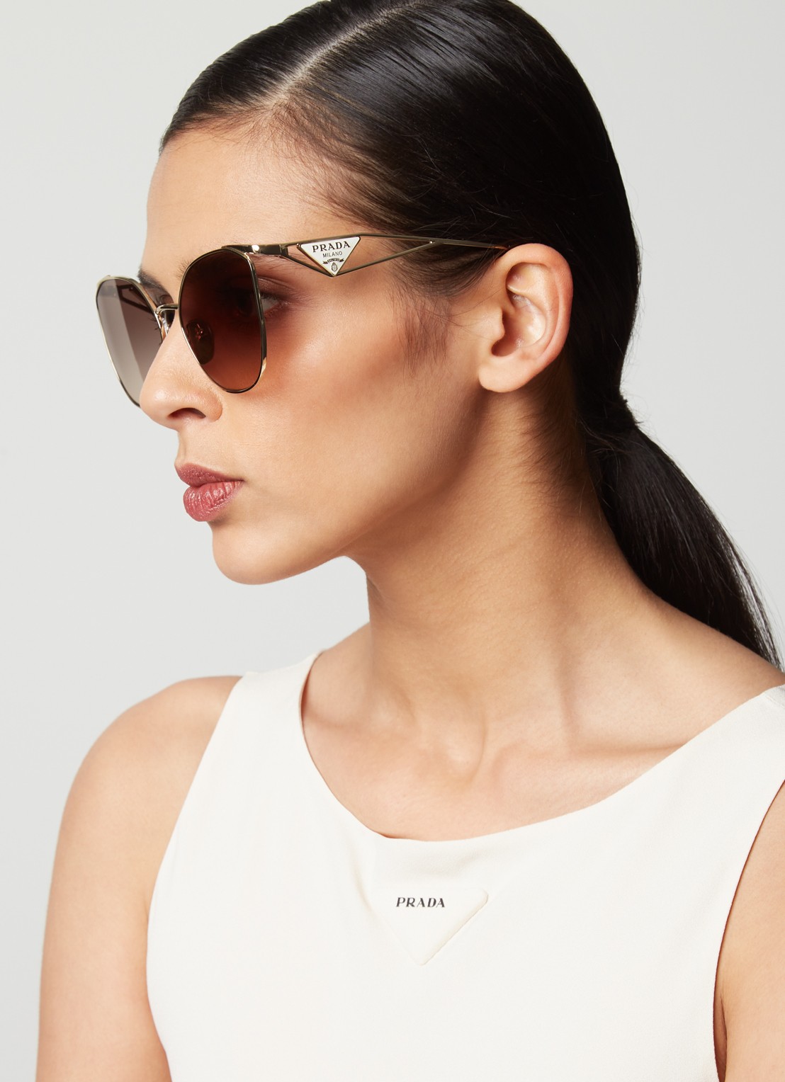 Prada Butterfly zonnebril PR50ZS  - voorkant 5 goud