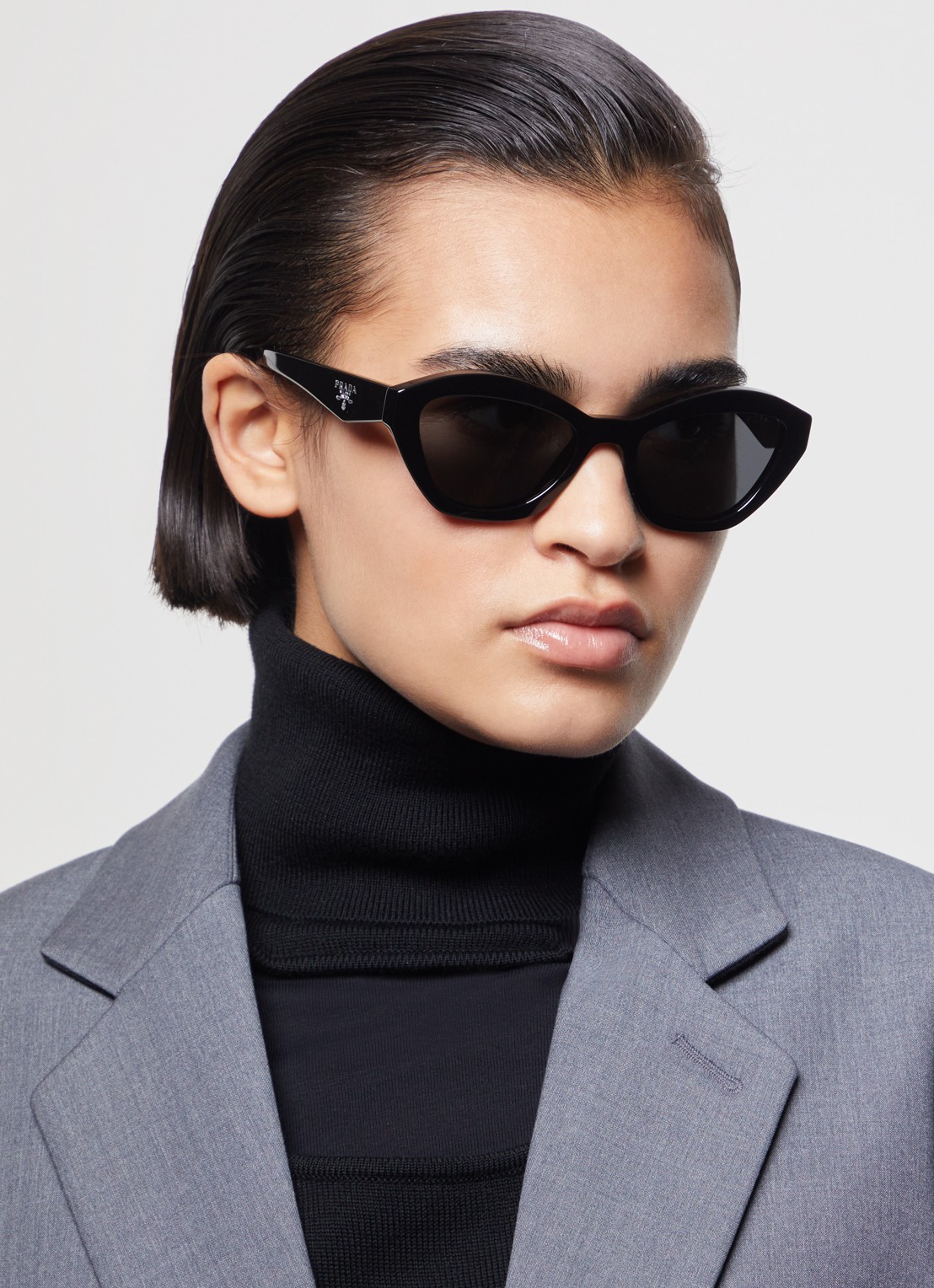 Prada Cat Eye zonnebril PRA02S - voorkant 5 zwart