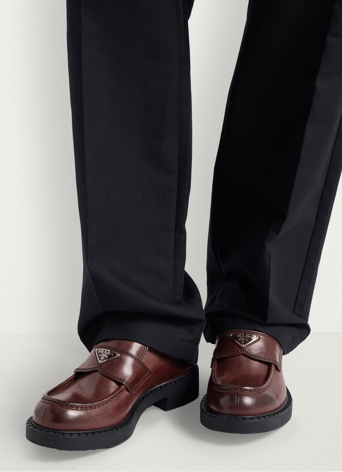 Prada Chocolate loafer van kalfsleer - voorkant 7 bruin