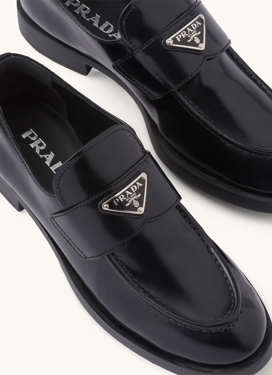 Prada Chocolate loafer van leer met logo  - detail 2 zwart