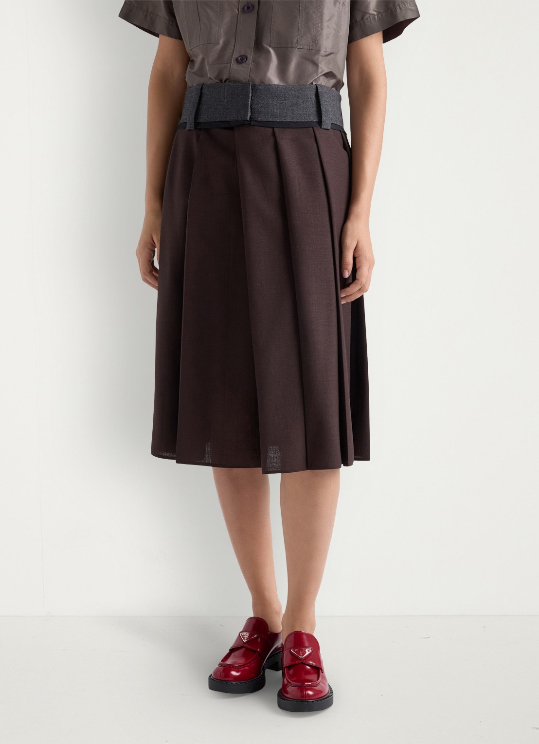 Prada Chocolate loafer van leer met logo  - voorkant 2 rood