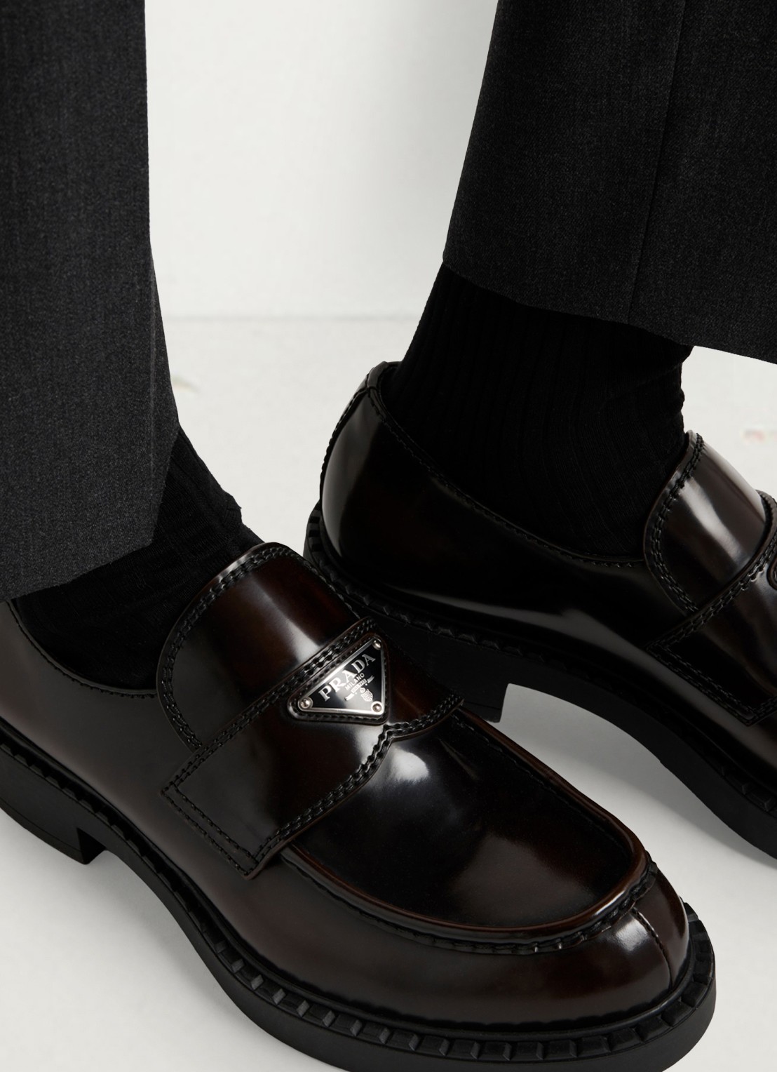 Prada Chocolate loafer van leer - detail 4 donkerbruin