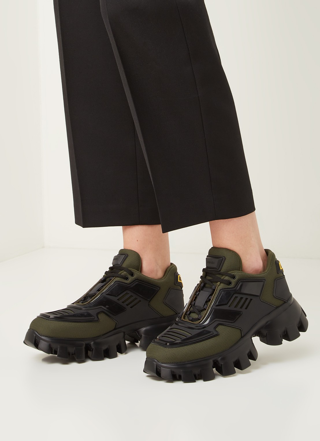 Prada Cloudbust Thunder sneaker met mesh details - voorkant 2 donkergroen
