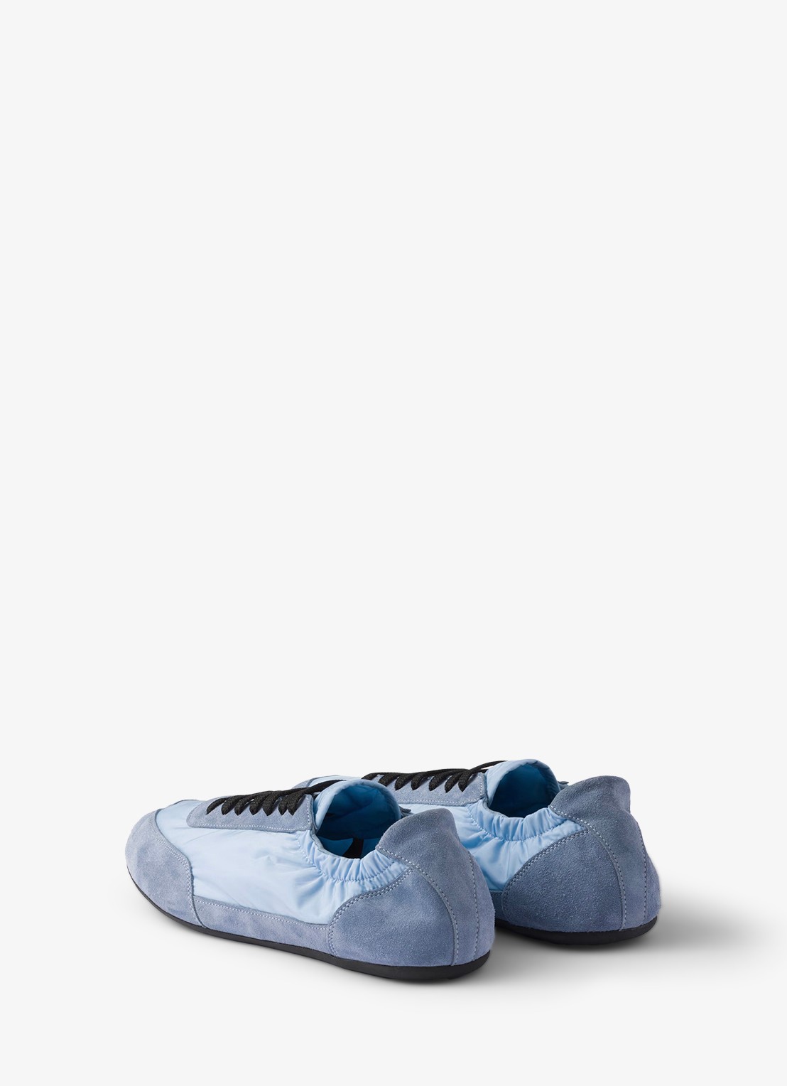Prada Collapse Re-Nylon sneaker met suède details - achterkant 6 lichtblauw